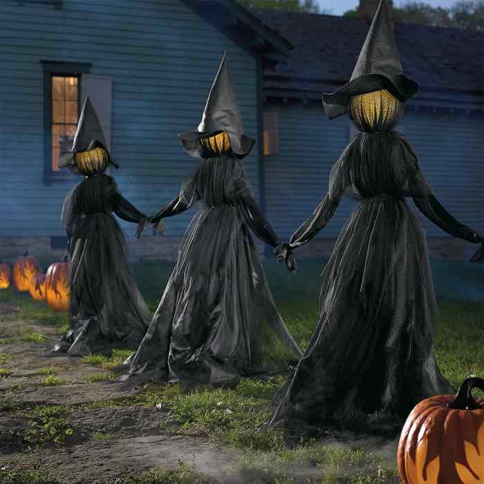 How to make an outdoor witch decoration