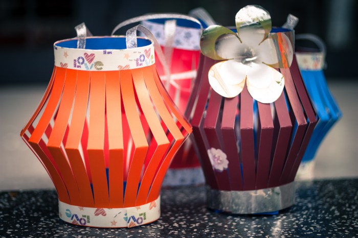 How to decorate a room with paper lanterns